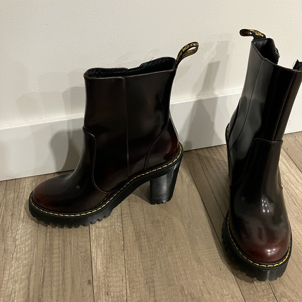 NWOT Dr. Martens booties